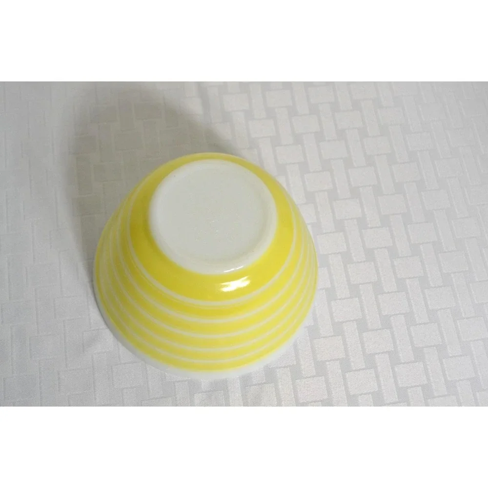Vintage Pyrex Yellow Stripes Mixing Bowl #401,  1  & 1/2 Pint  GREAT CONDITION